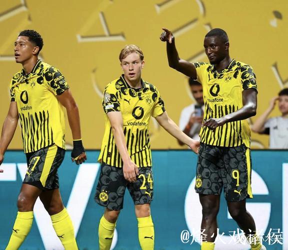 塞雷佐和半数马竞球员分组造访四家医院,为孩子们分发玩具 塞雷佐和半数马竞球员分组造访四家医院,为孩子们分发玩具