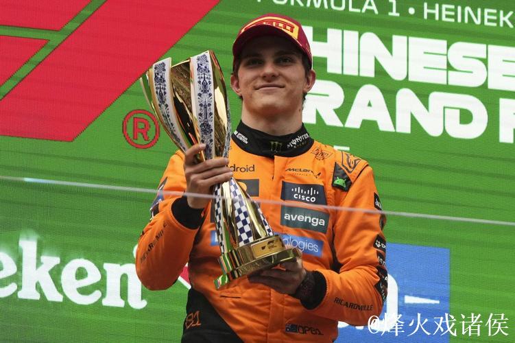 F1巴林站：皮亚斯特里从杆位起步夺冠，拉塞尔获亚军