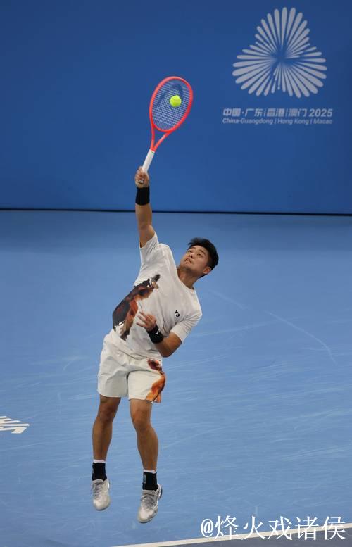 吴易昺力克商竣程 首次闯入全运会网球男单决赛并夺冠 吴易昺力克商竣程 首次闯入全运会网球男单决赛并夺冠
